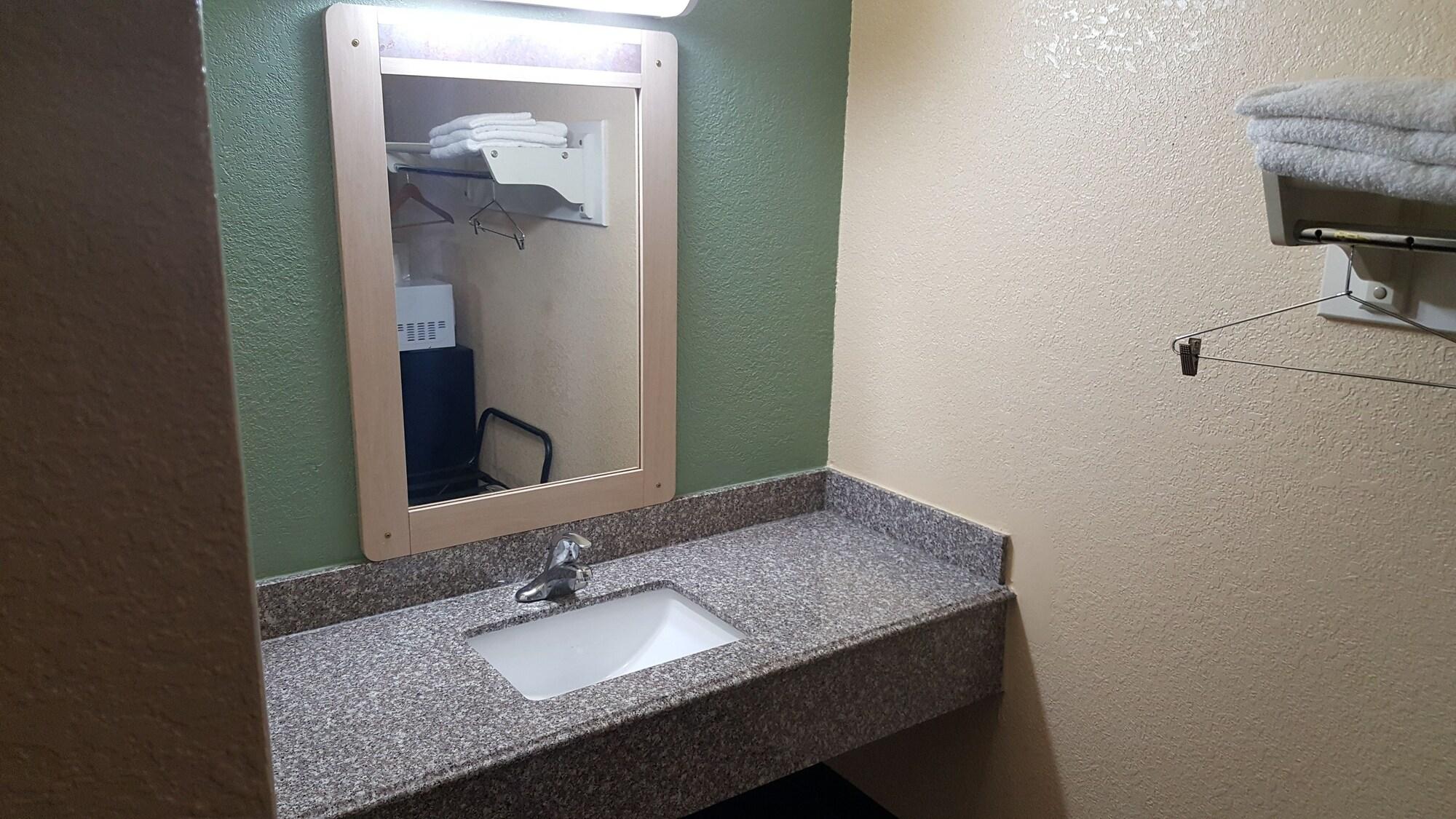 Mentor Home Inn And Suites Kültér fotó