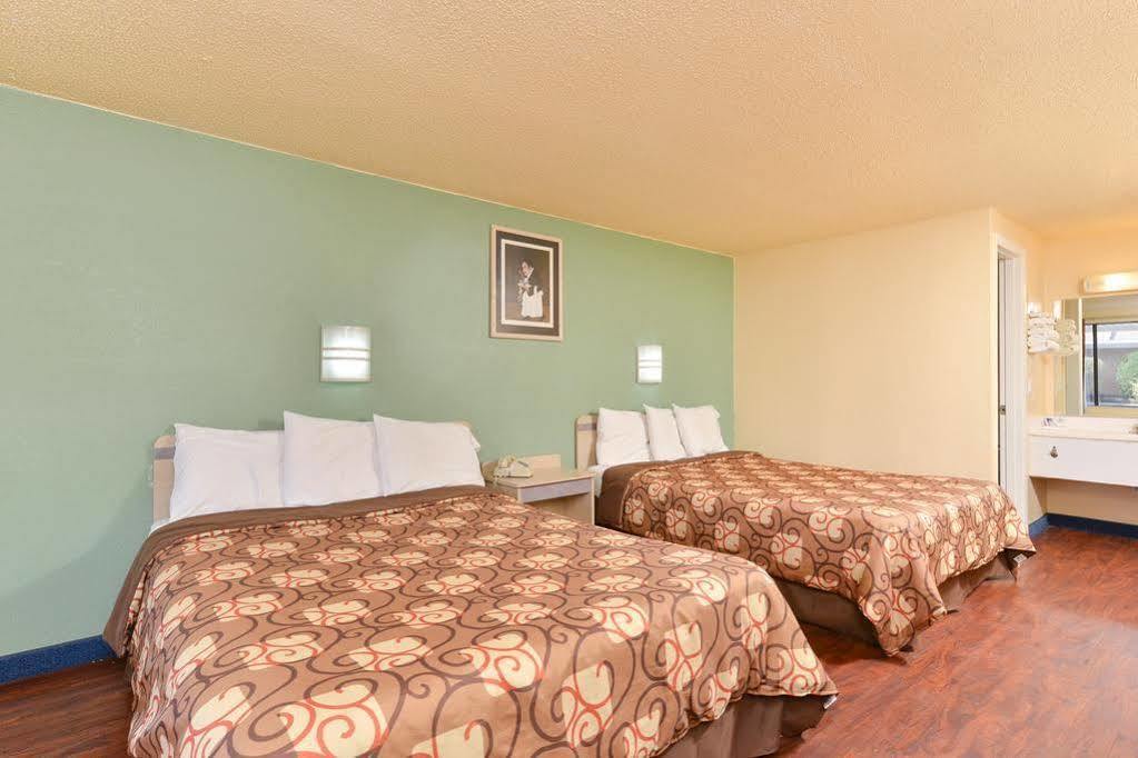 Mentor Home Inn And Suites Kültér fotó